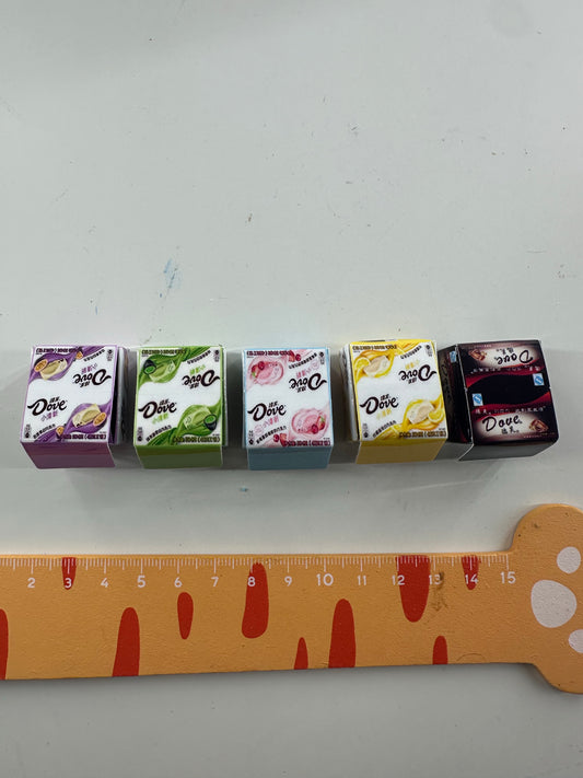Lily minis-dollhouse A box of candy 1pcs Random style