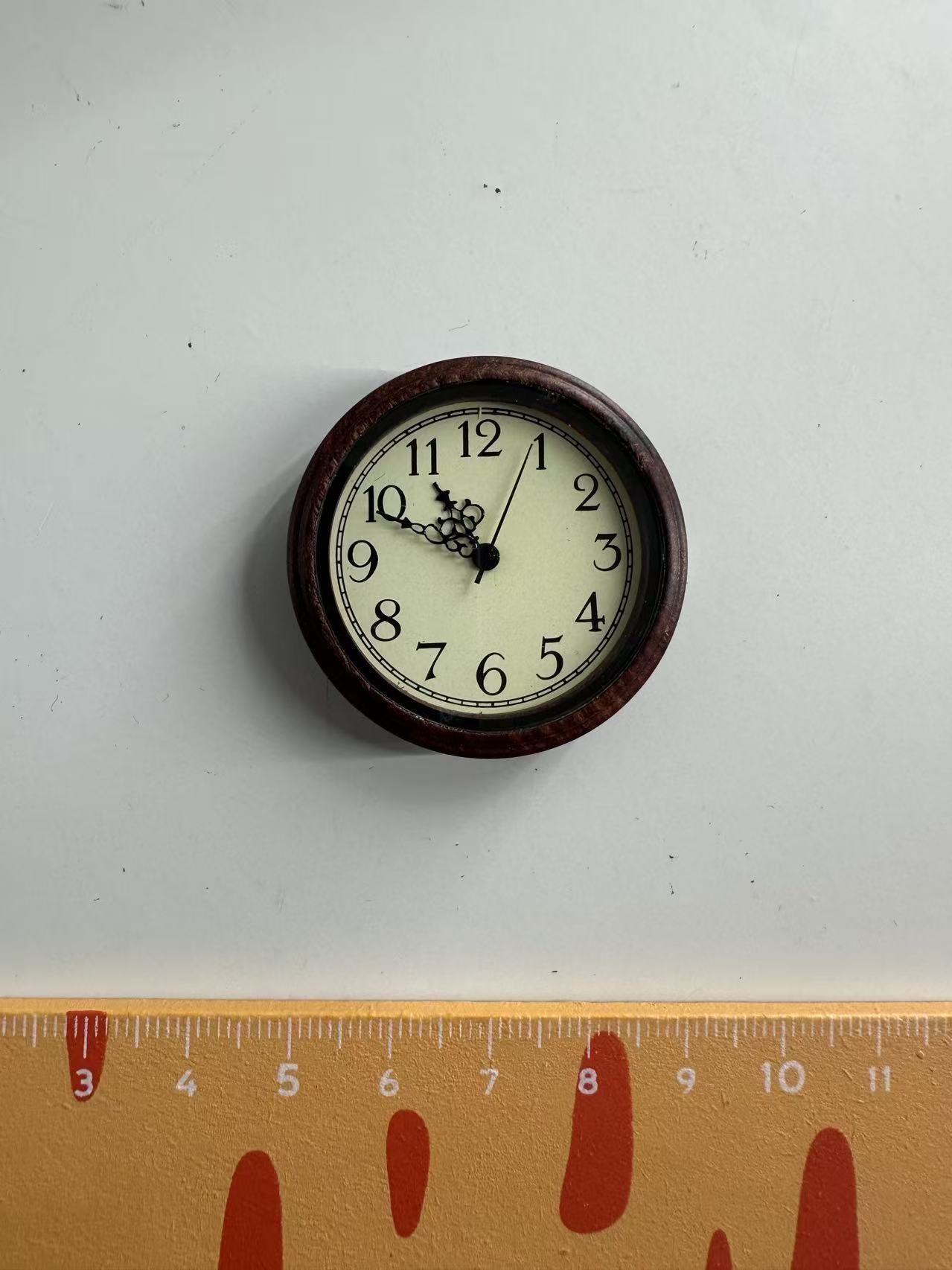 Lily minis-dollhouse Wooden movable electronic clock