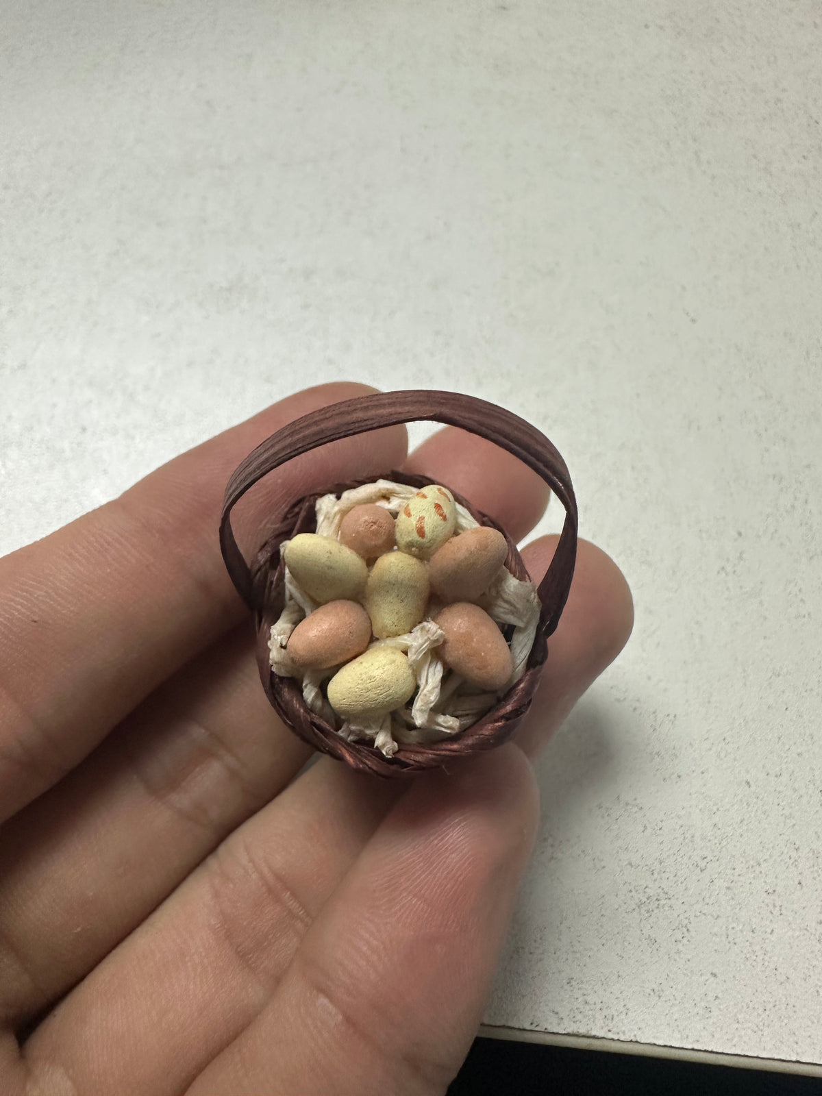 Lily minis-dollhouse Miniature Egg Basket