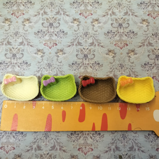 Lily minis Miniature HK Basket for Dollhouse $3 4pcs Random color