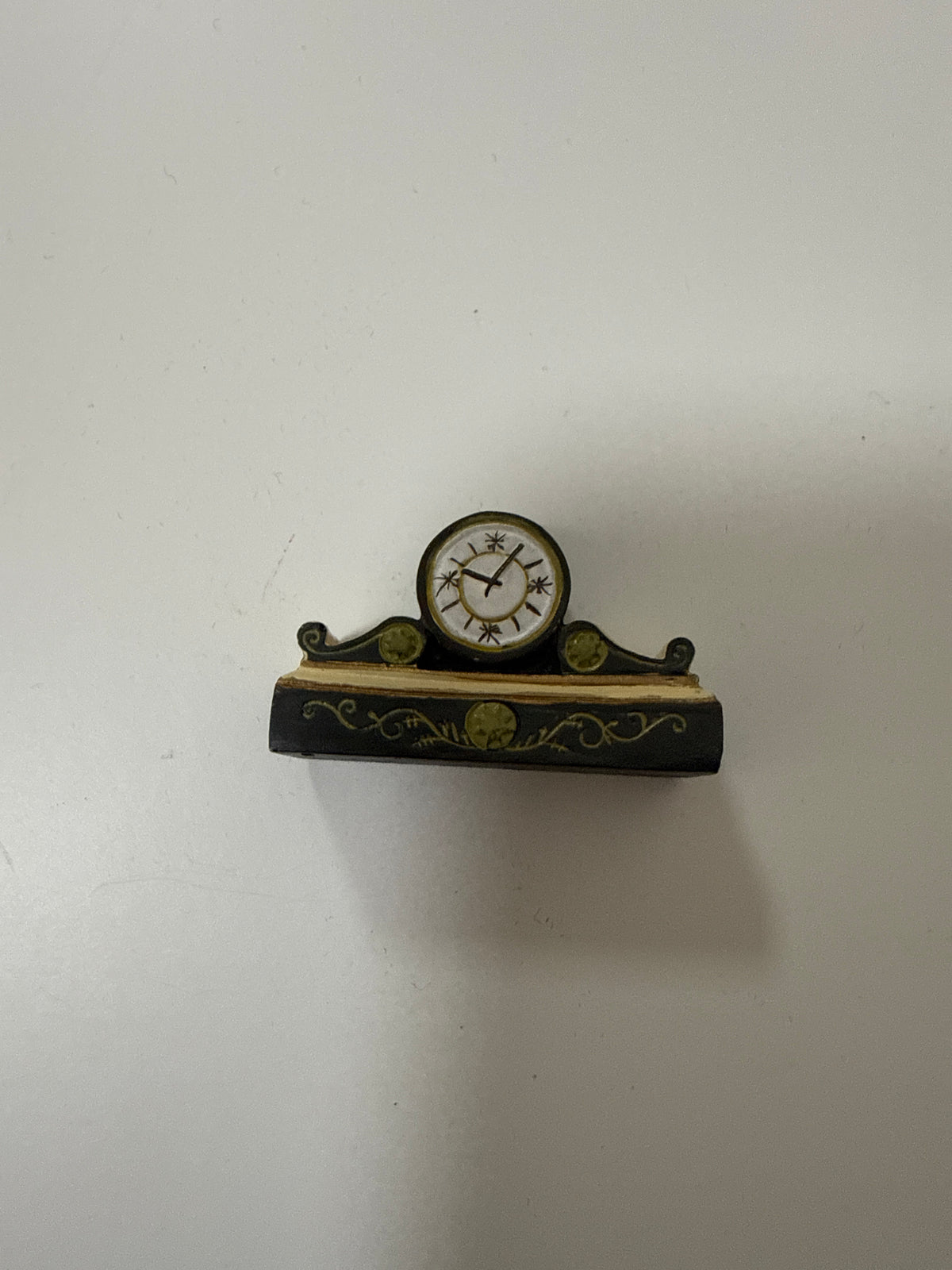 Lily minis-dollhouse Timepiece