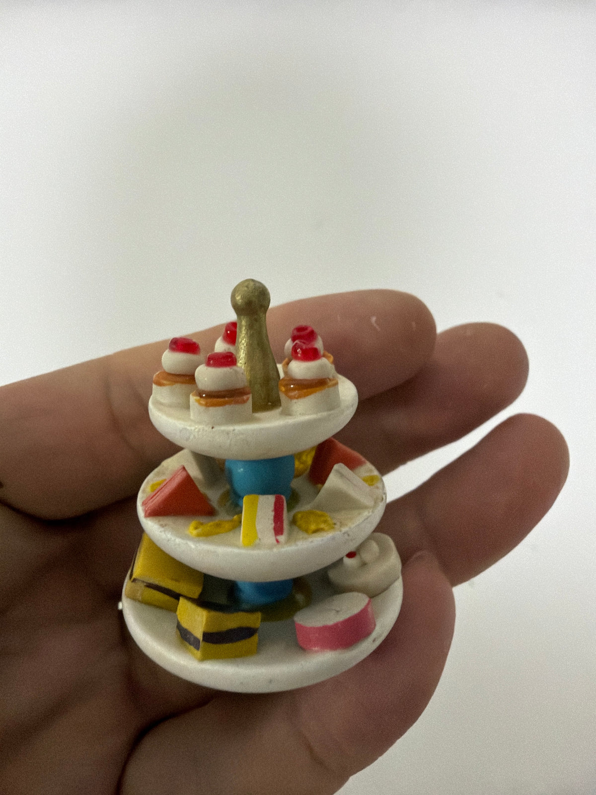 Lily minis-dollhouse miniature Wooden dessert rack