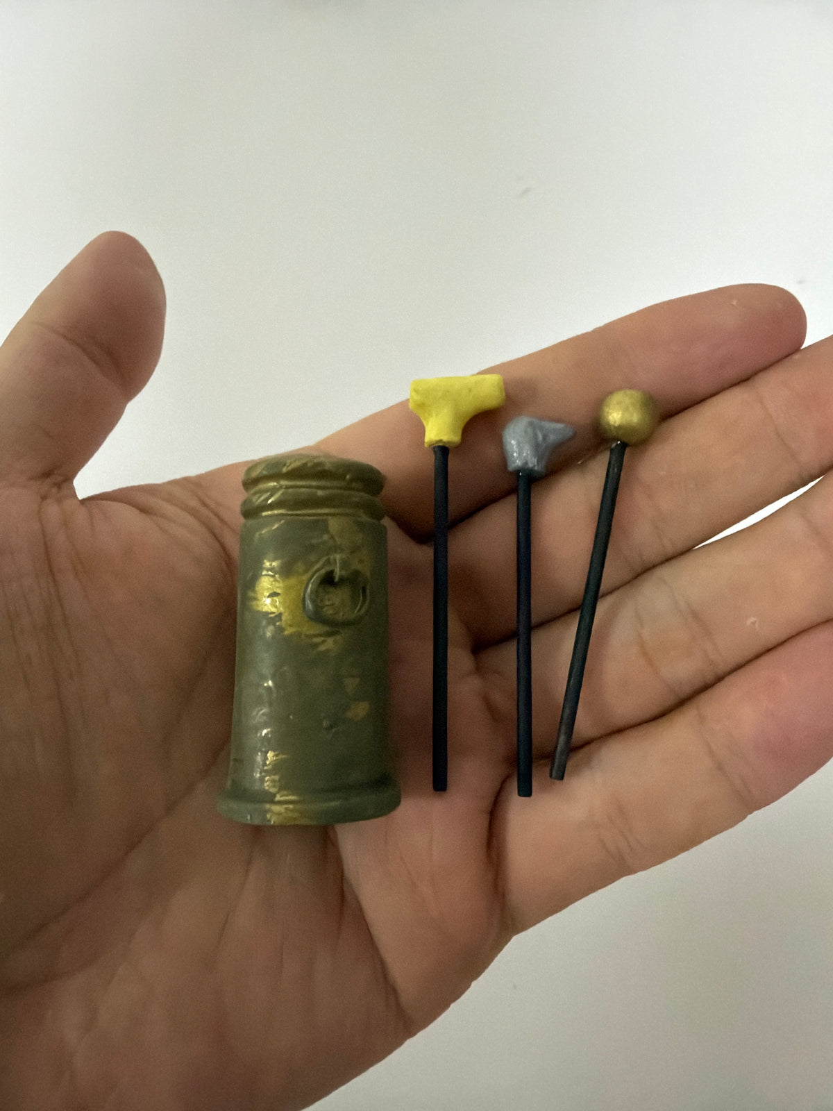 Lily minis-dollhouse miniature Mountaineering pole set