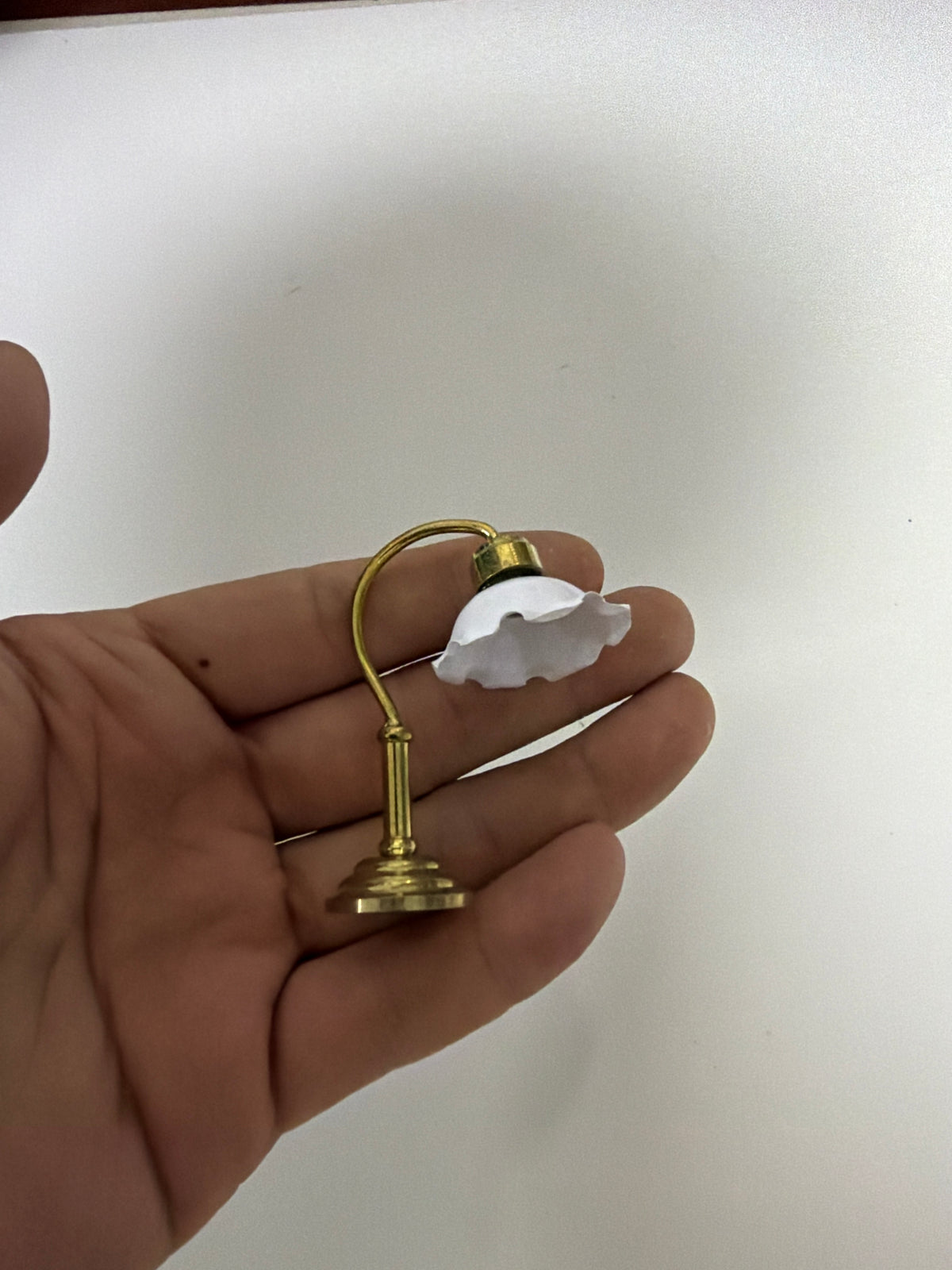 Lily minis-dollhouse miniature Metal lamp