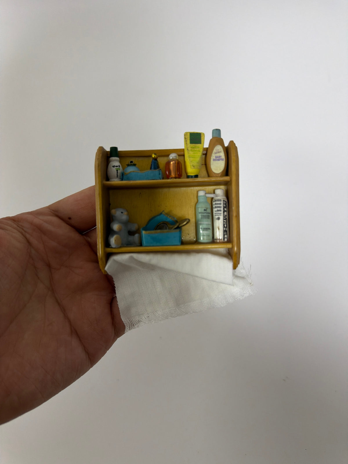 Lily minis-dollhouse miniature Wooden bathroom decoration