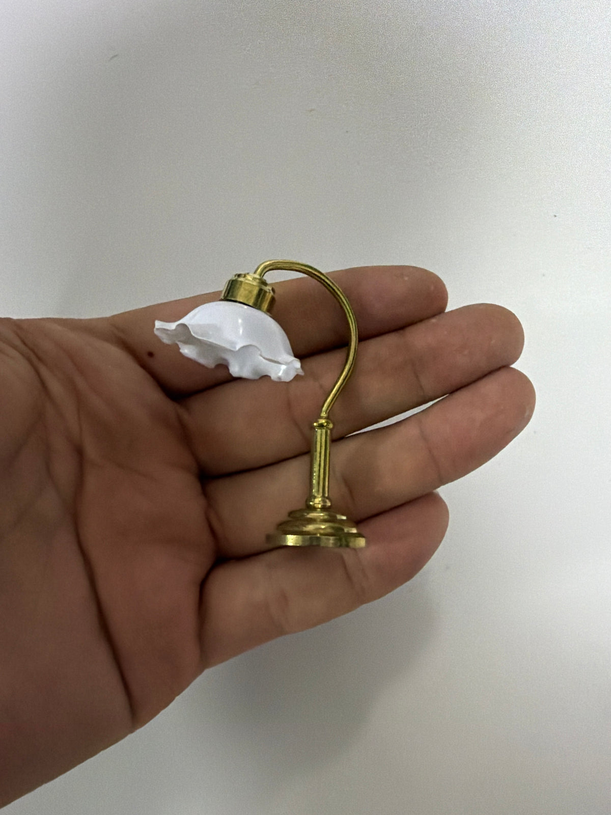 Lily minis-dollhouse miniature Metal lamp