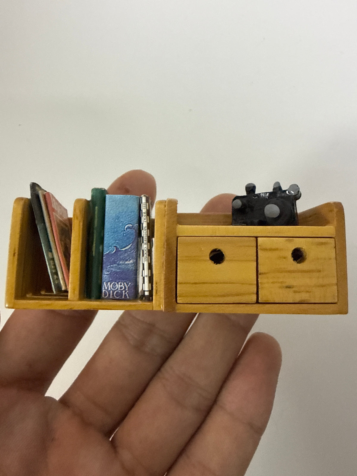 Lily minis-dollhouse Desk shelf