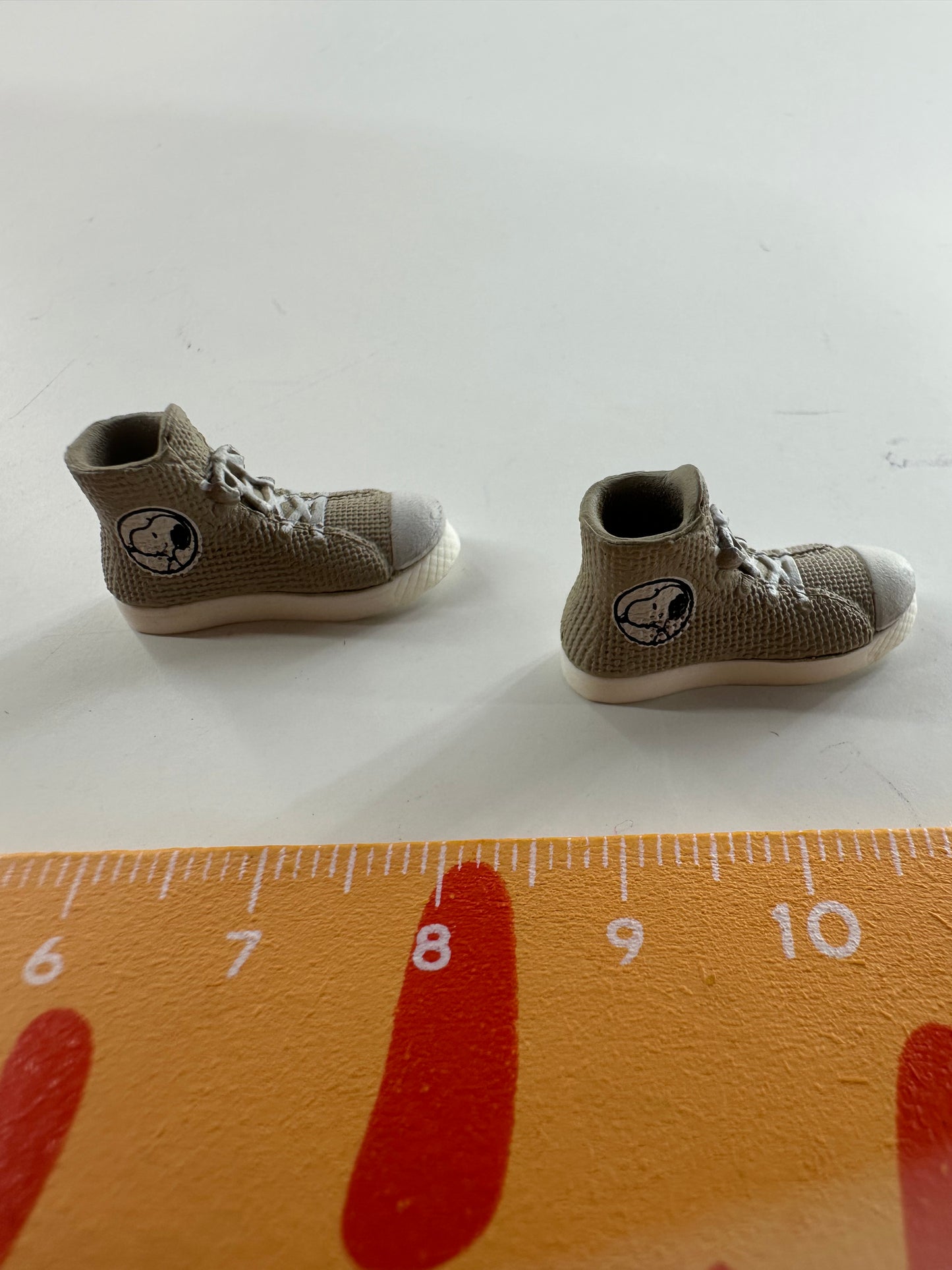 Lily minis-dollhouse Snoopy logo shoes