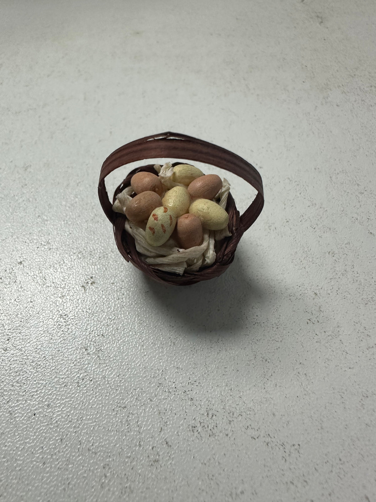 Lily minis-dollhouse Miniature Egg Basket