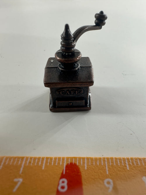 Lily minis-dollhouse  Bean grinder