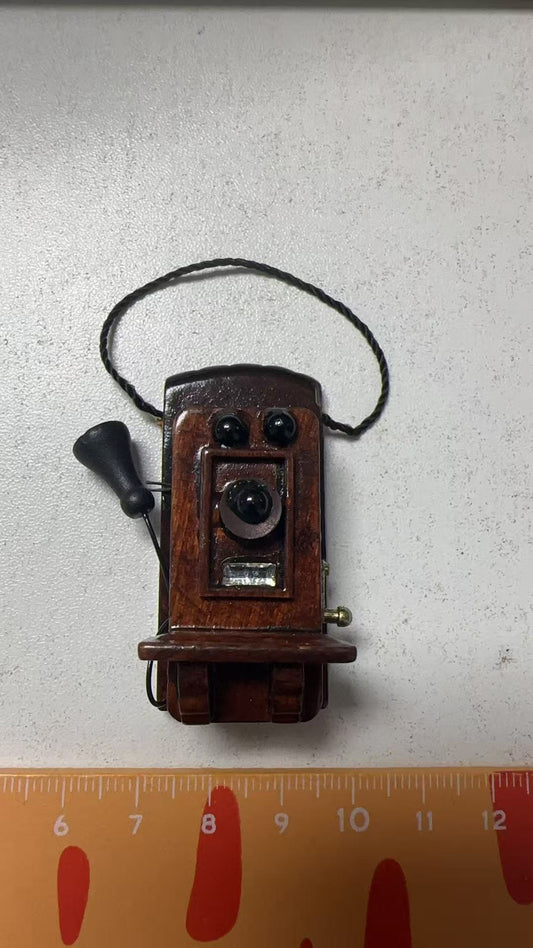 Lily minis-dollhouse Traditional old-fashioned wall-mounted telephone